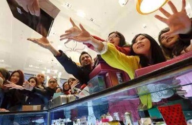 中國老熟女黃片中国人依然爱赴日旅游 消费已由爆买转向网购